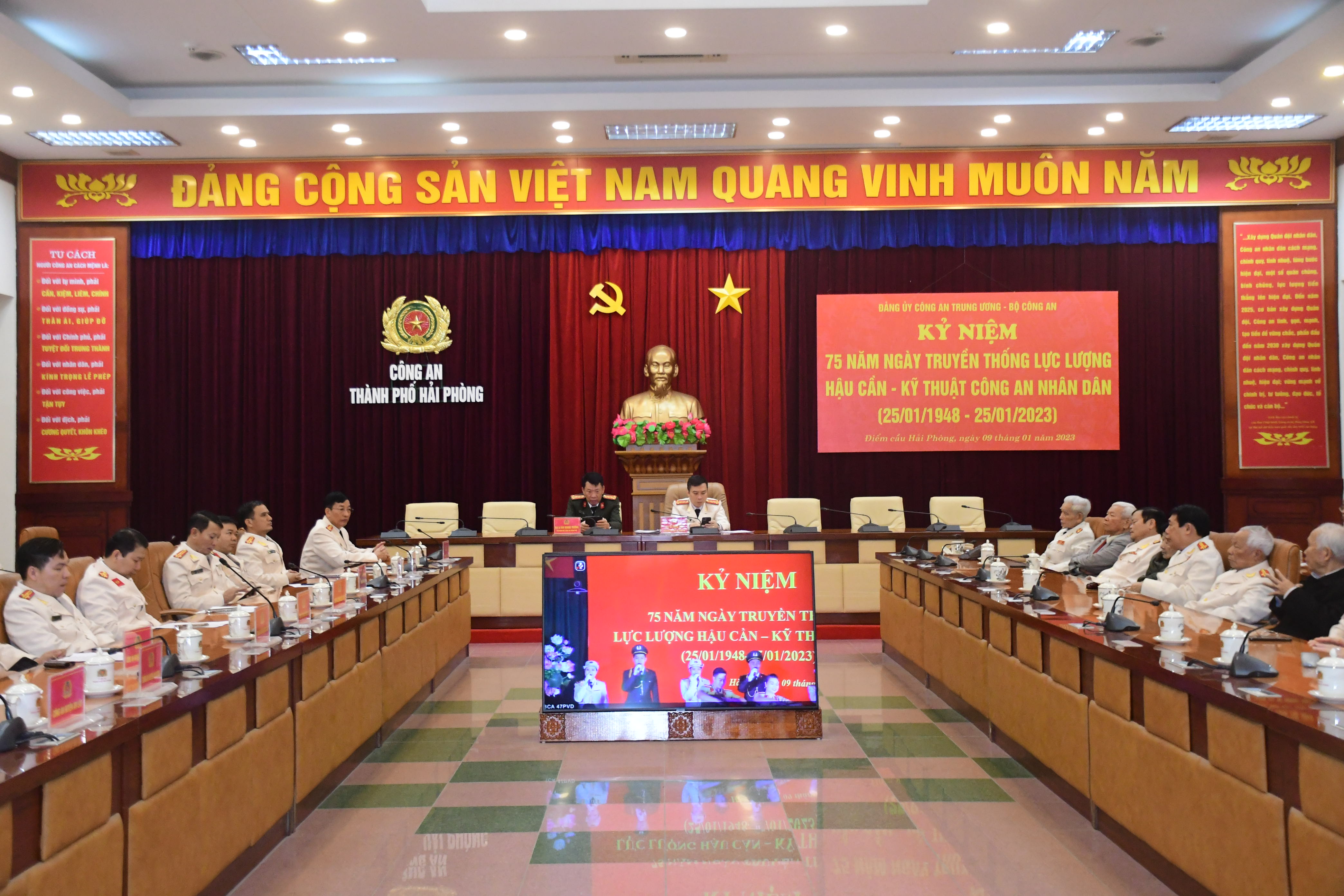 Kỷ niệm 75 năm Ngày truyền thống lực lượng Hậu cần - Kỹ thuật Công an nhân dân 